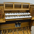 Viscount church organ with 32 note pedals and 2 full manuals - Organ Pianos